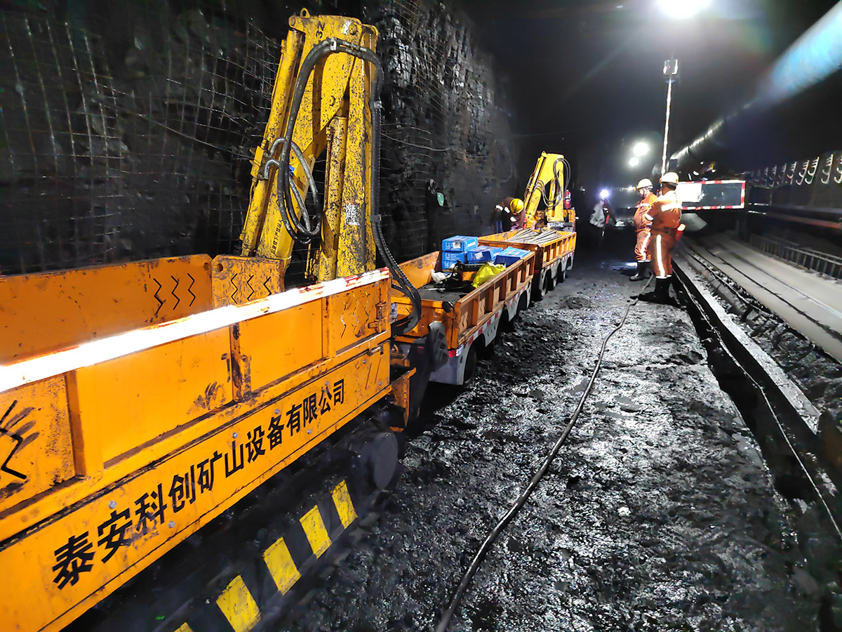 transporteur souterrain à chenilles